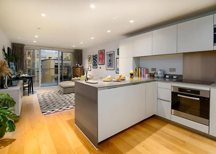 Elegant 2Bd Flat Near Old Street, London